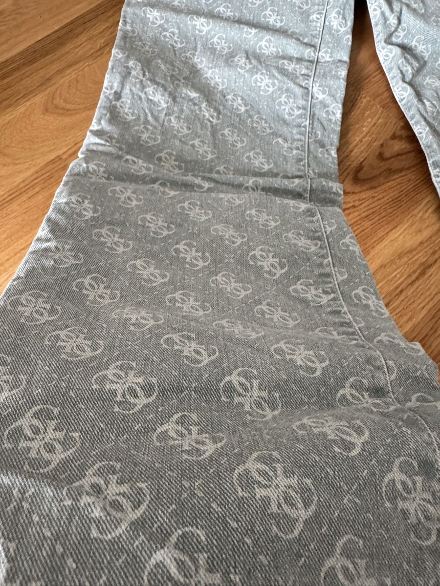 Guess Pantaloni: Guess Hose – Usato da St. Gallen venduto da syna_99 1
