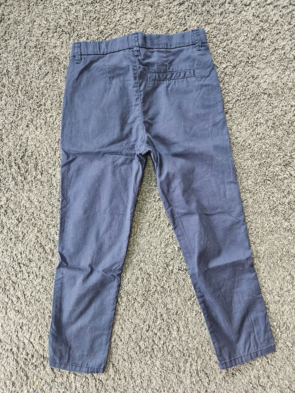H&M Pantaloni: Stoffhose von H&M Grösse 122 – Usato da Marthalen venduto da Himbeersugus 1