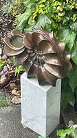 Bronze auf Sockel Carrara