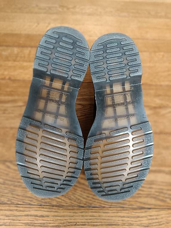 Dr. Martens Scarpe per ragazzi: Dr. Martens taille 36 velours noir – Usato da ostermundigen venduto da PragmaPique 1