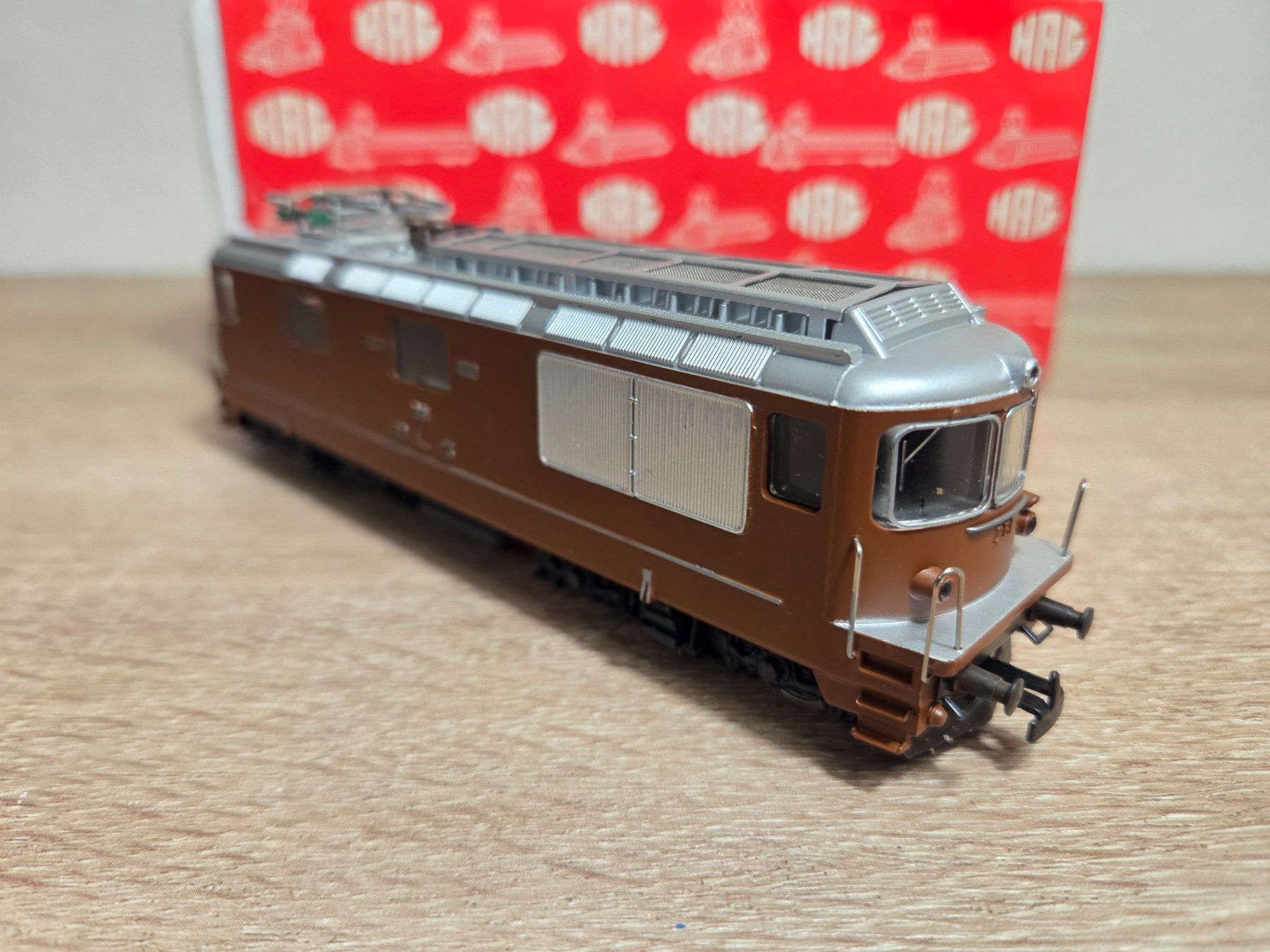 Hag Modellini di ferrovie: Hag 181 E-Lok Re 4/4 BLS H0 – Usato da St-Aubin-Sauges venduto da Lo_Go 3