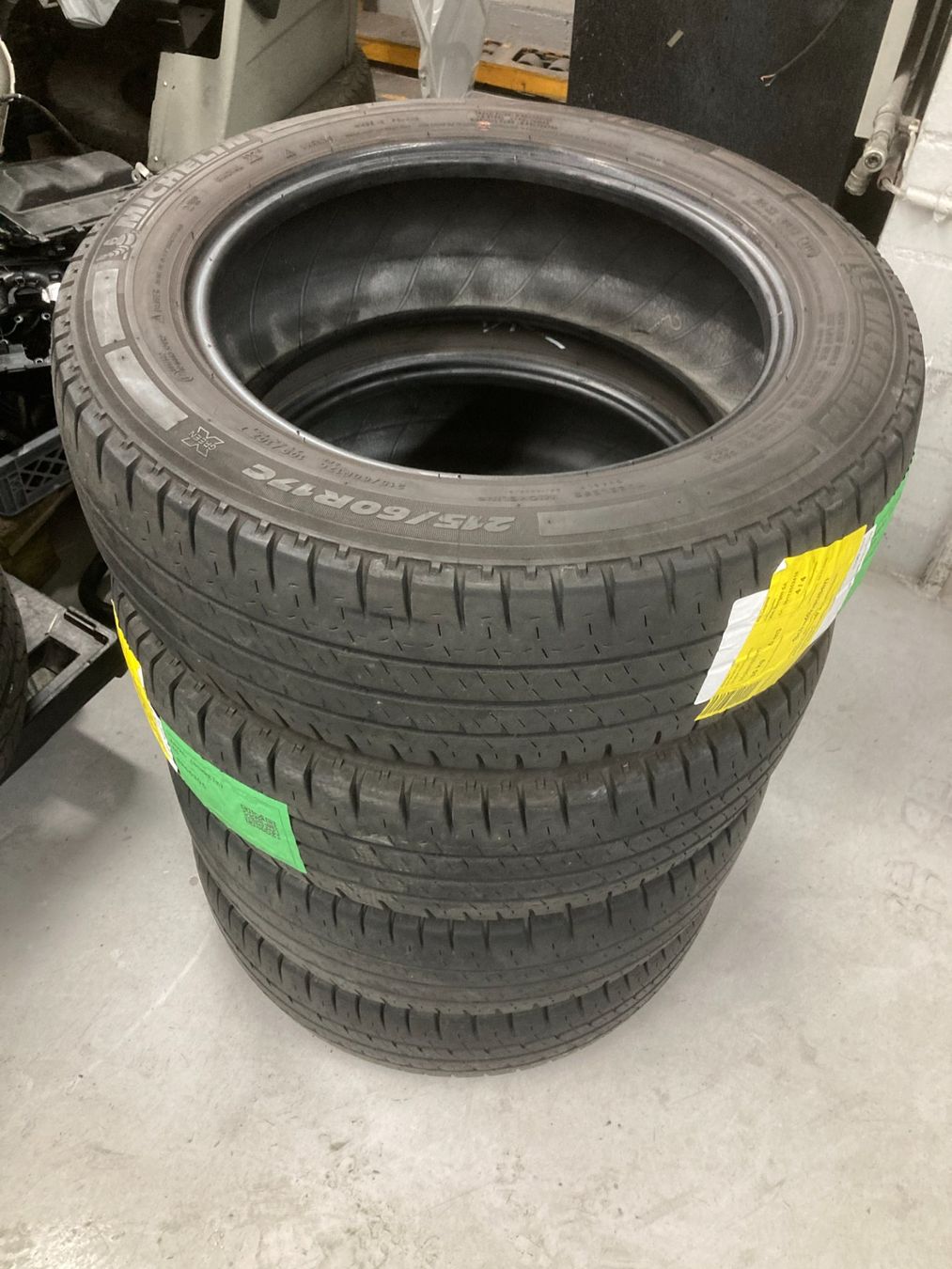 Michelin Pneus & Kompletträder: Sommerpneu  215/60R17 C Michelin – Gebraucht aus Cham von WB2223
