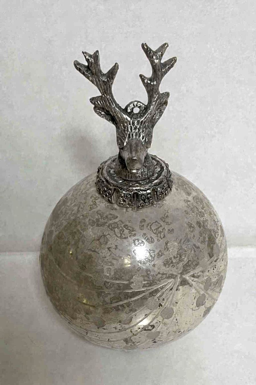 Alle Dekorationen: 2 Weihnachtskugeln Royal Deer mit Hirschkopf und Geweih – Neu (gemäss Beschreibung) aus Zürich von Hahaha 1