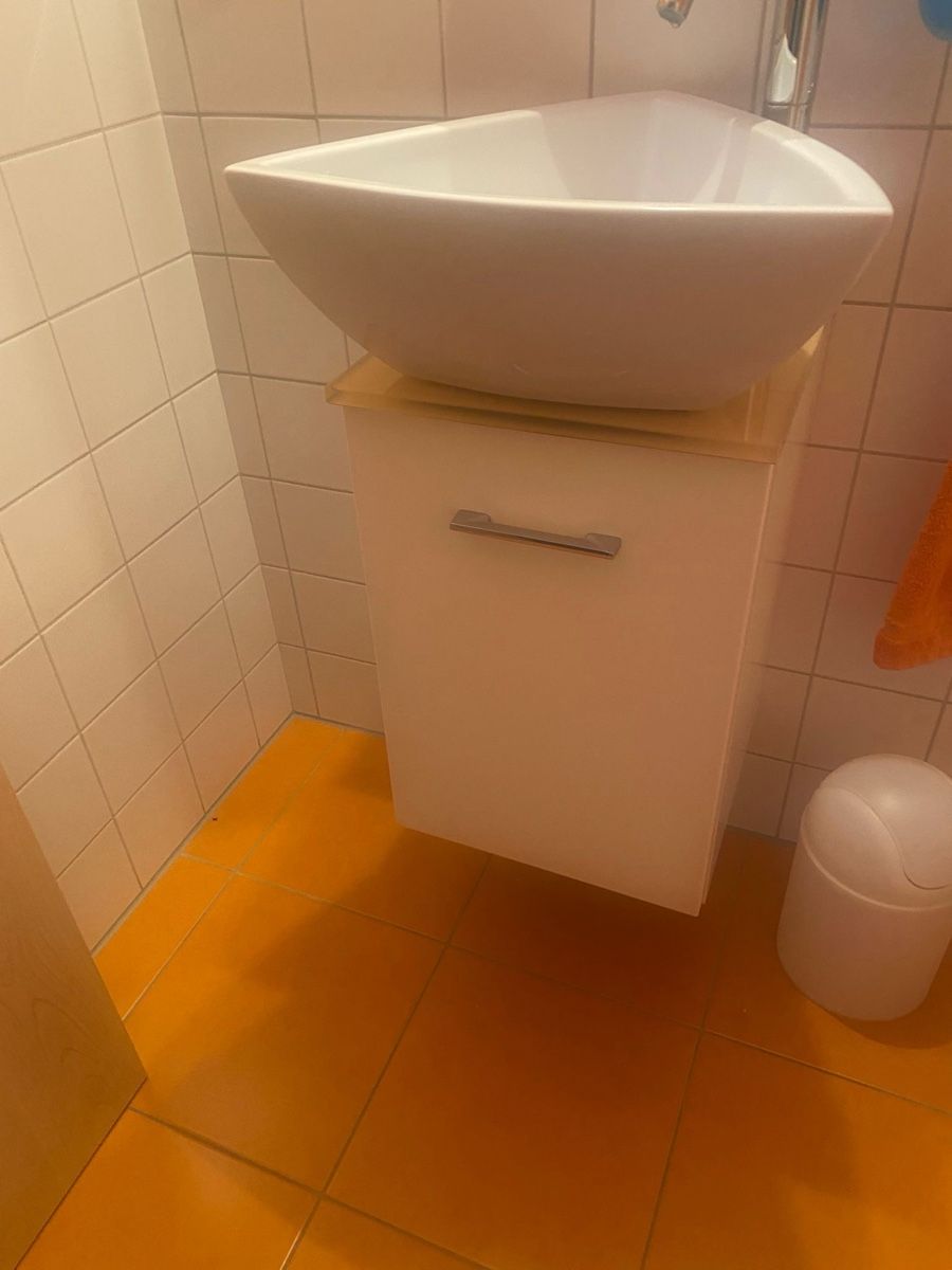 Mobili per bagno: Lavabo d'angle blanc + meuble pratique – Usato da Bevaix venduto da FloNat02
