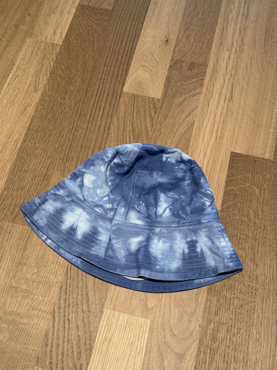 Chapeaux, bonnets & casquettes: Bucket hat blue tie dye – D'occasion à Spreitenbach par 94l_9shv