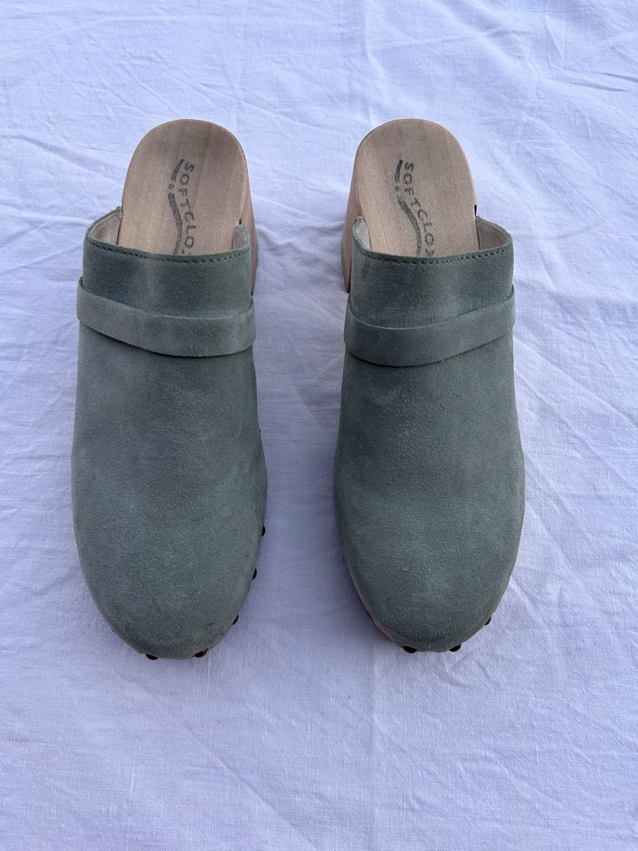 Damenschuhe: Mint grüne Soft clogs – Gebraucht aus Zürich von Nnnn161
