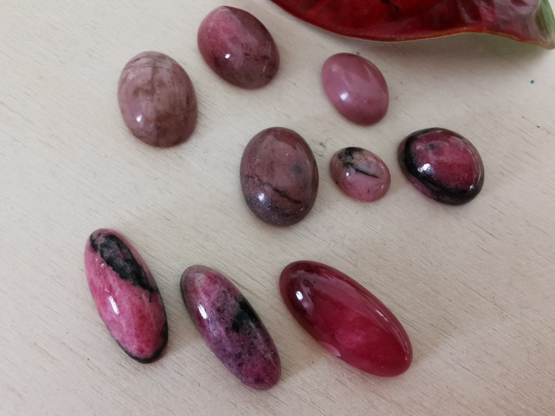 Edelsteine: 9 Stk. Rhodonit  Edelstein - Cabochon – Neu und originalverpackt aus Dierikon von Buntspecht-10 4