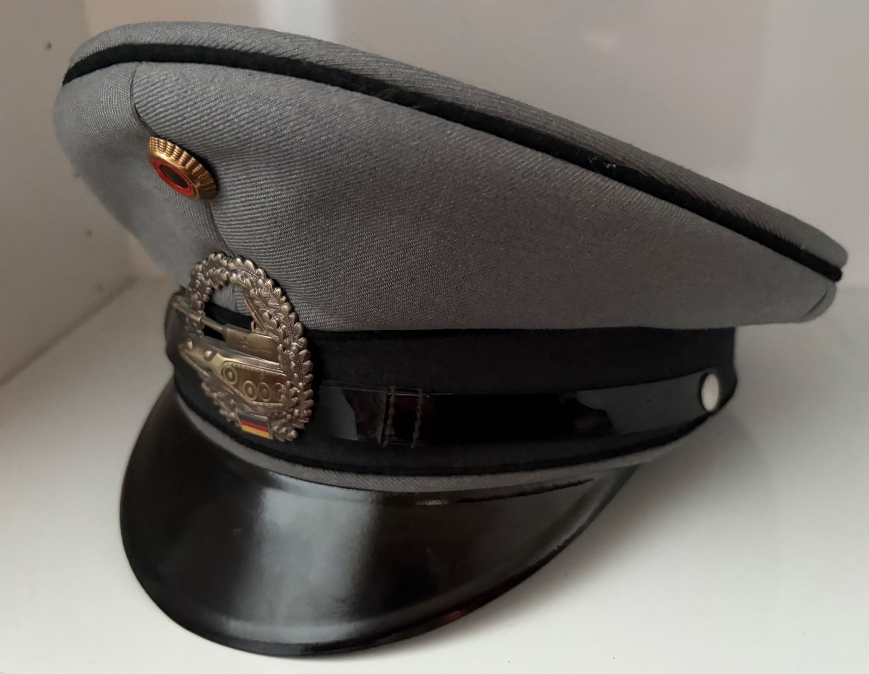 Uniformi: Bundeswehr Uniformmütze Panzer – Usato da Ebnat-Kappel venduto da pourlemerite