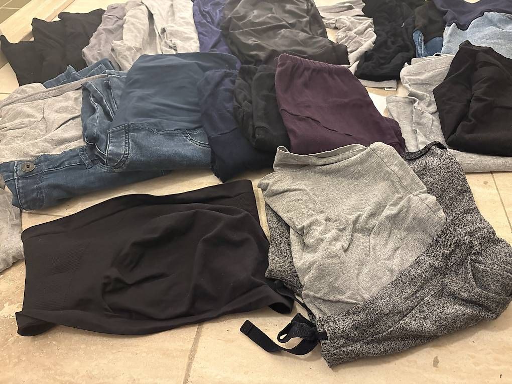 Pantaloni: Schwangerschaftshosen Gr. L – Usato da Hombrechtikon venduto da Shineeyes 3