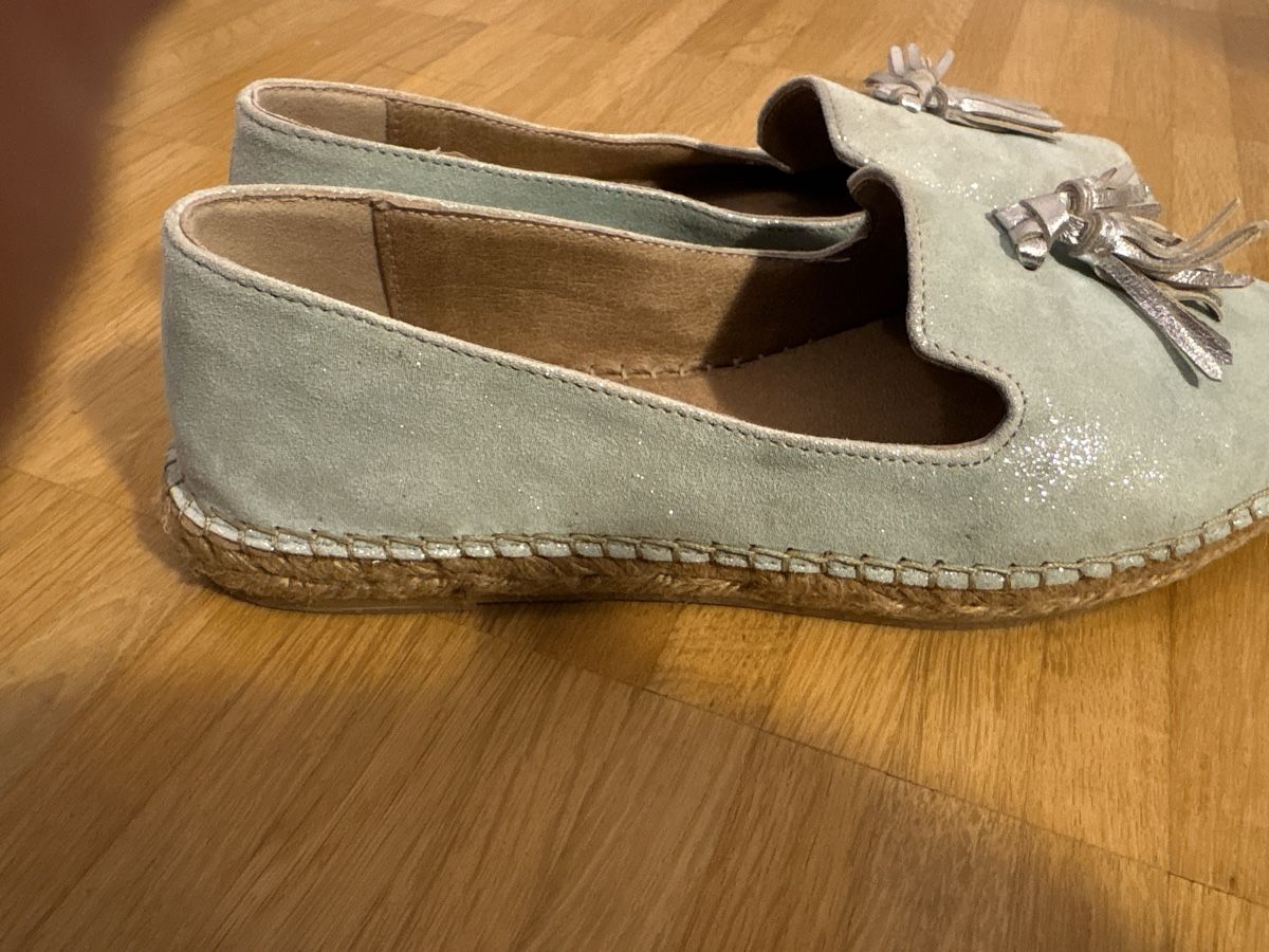 Chaussures femmes: Bequeme Damenschuhe espadrilles hellblau Gr. 37 – D'occasion à Binningen par jud_tz7y 2