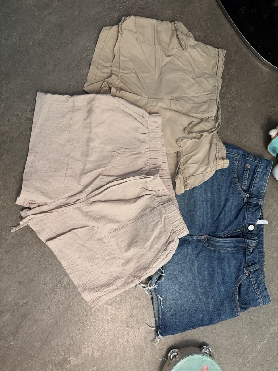 Pantaloni: Shorts – Usato da Chur venduto da sri_xqb9