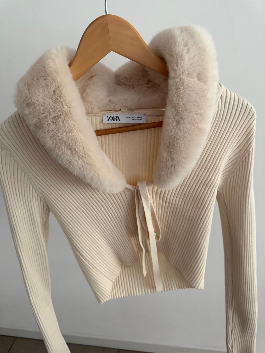 Zara Gilet & Giacche senza maniche: Gilet avec fourrure – Usato da Sion venduto da Mazarine_