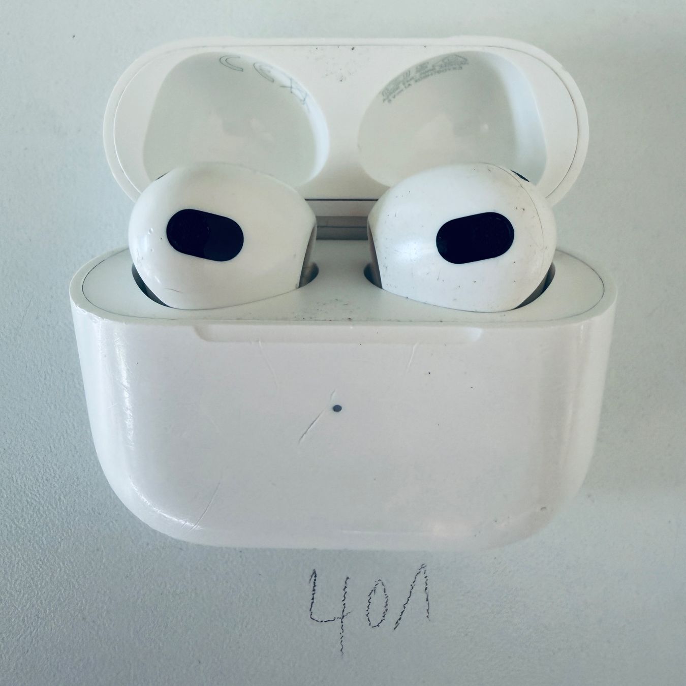 Apple Kopfhörer: Original Apple AirPods 3 Gen. Kopfhörer mit MagSafe Case – Gebraucht aus Basel von MY.AIRPODS.SHOP