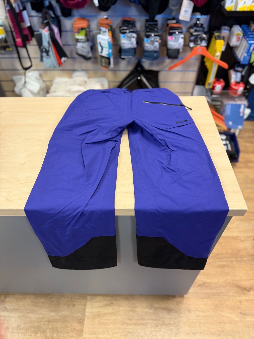 Peak Performance Hosen: Peak Performance HE Gravity Pants Gore-Tex Grösse M, NEU – Neu und originalverpackt aus Thusis von Strimer0 2