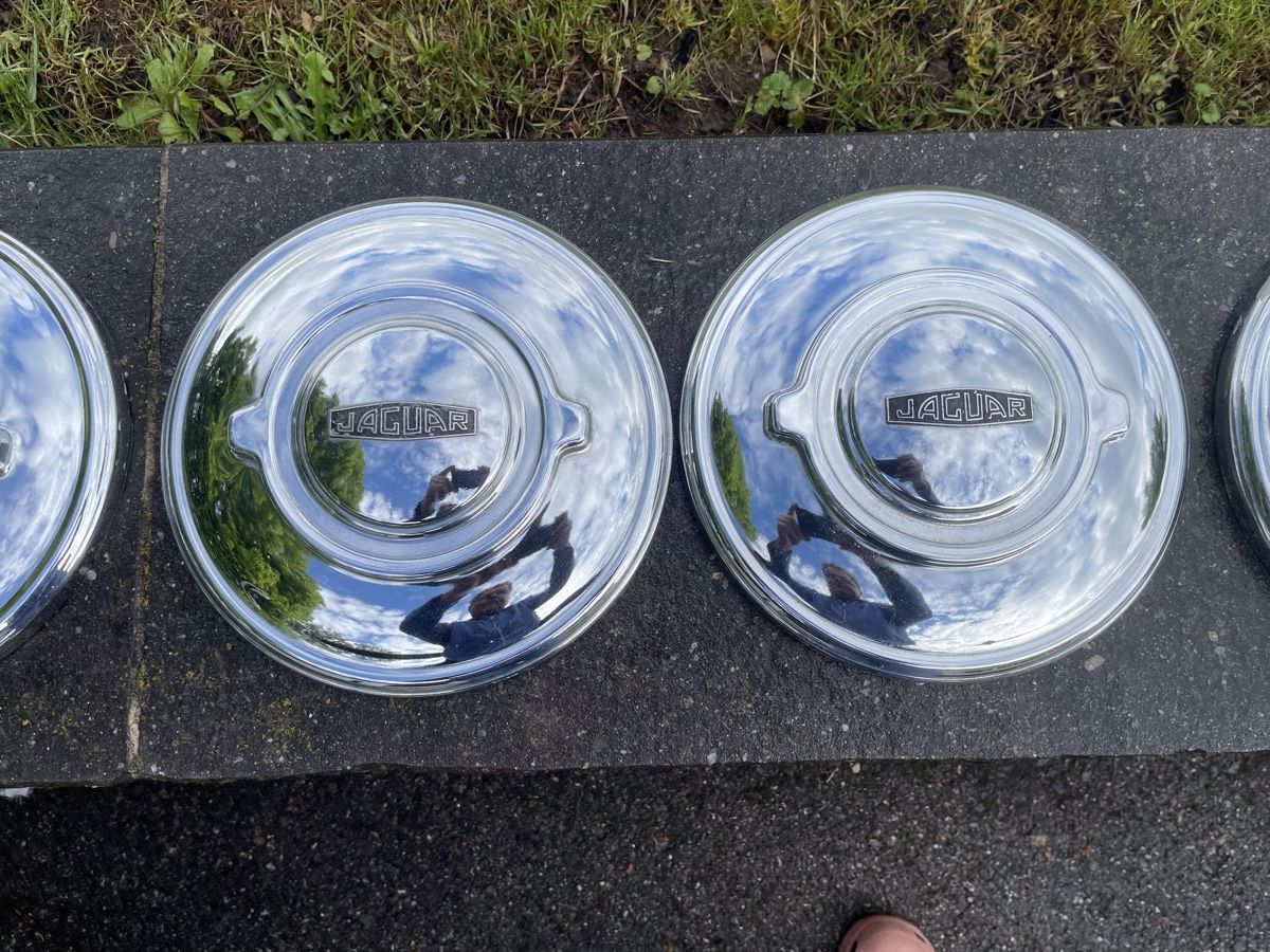 Cerchioni: Enjoliveurs Jaguar Mark 2 – Usato da Chesalles sur Oron venduto da cajealti 4