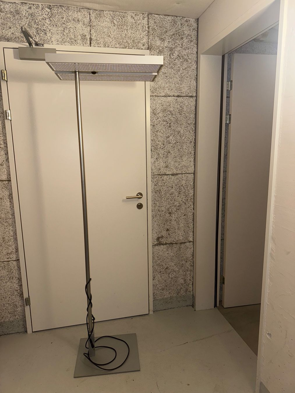 Lampade: Stehlampe zu verkaufen – Usato da Zürich venduto da mar_pfc7 1