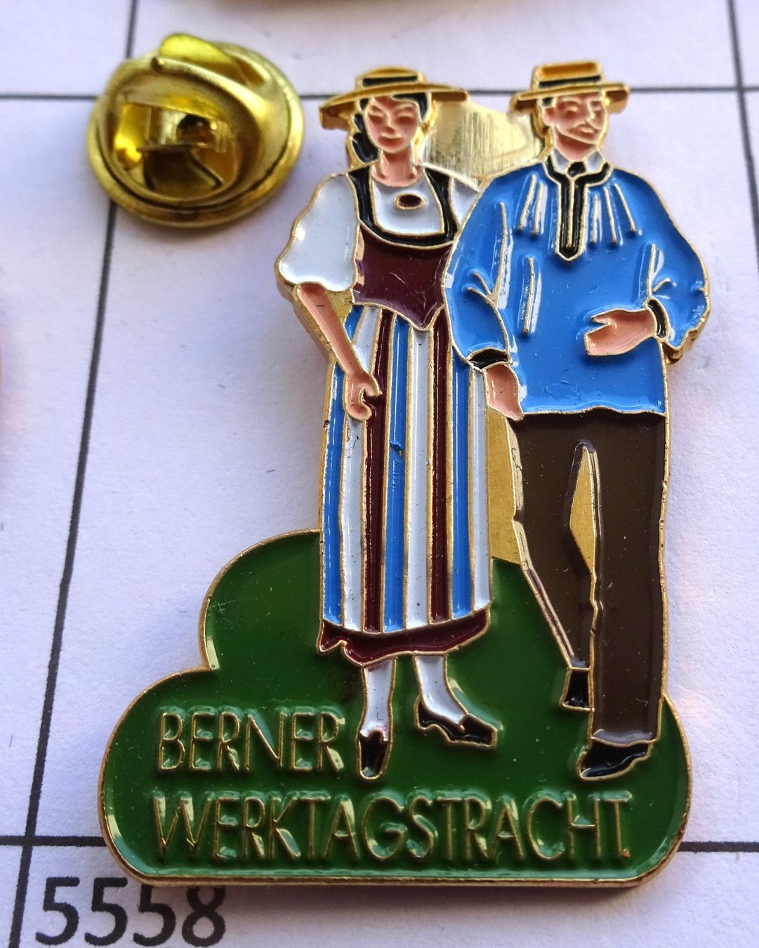Placchette & Badge: Pin Berner Werktagstracht – Usato da Utzenstorf venduto da BUtter81