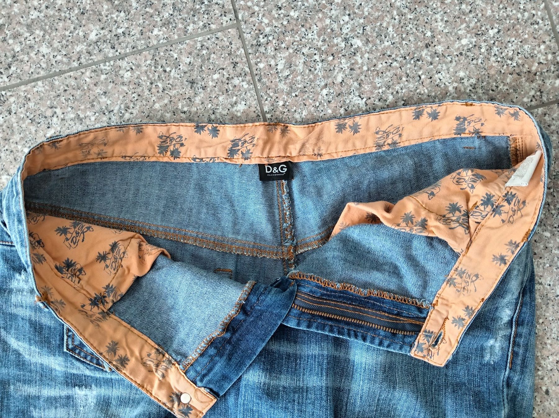 Dolce & Gabbana Pantaloni: Dolce & Gabbana Kurze Hose – Usato da Wängi venduto da Maelstrom 2