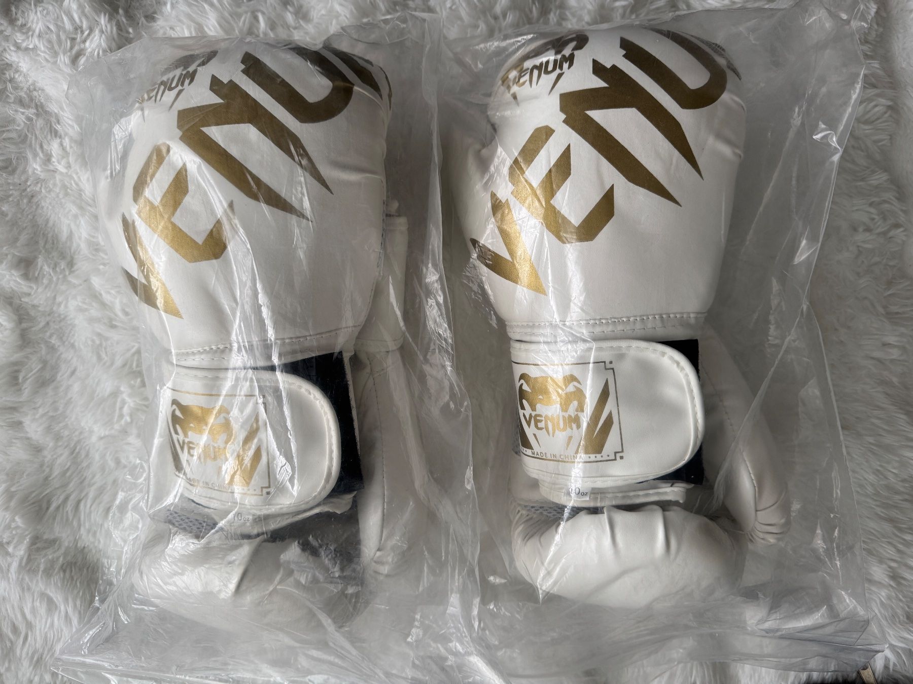 Guanti & manicotti: Boxhandschuhe 10 oz, zwei Paar! – Nuovo (secondo la descrizione) da Willisau venduto da sebi_12 3
