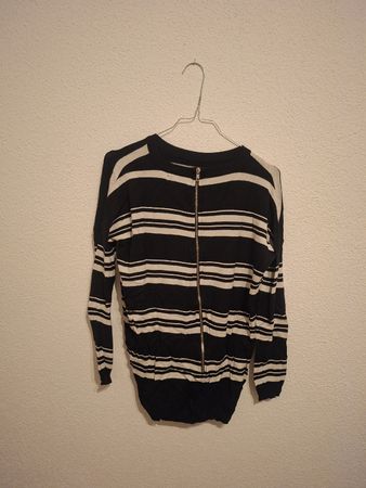 Schicker Strickpullover mit Reissverschluss, Grösse M