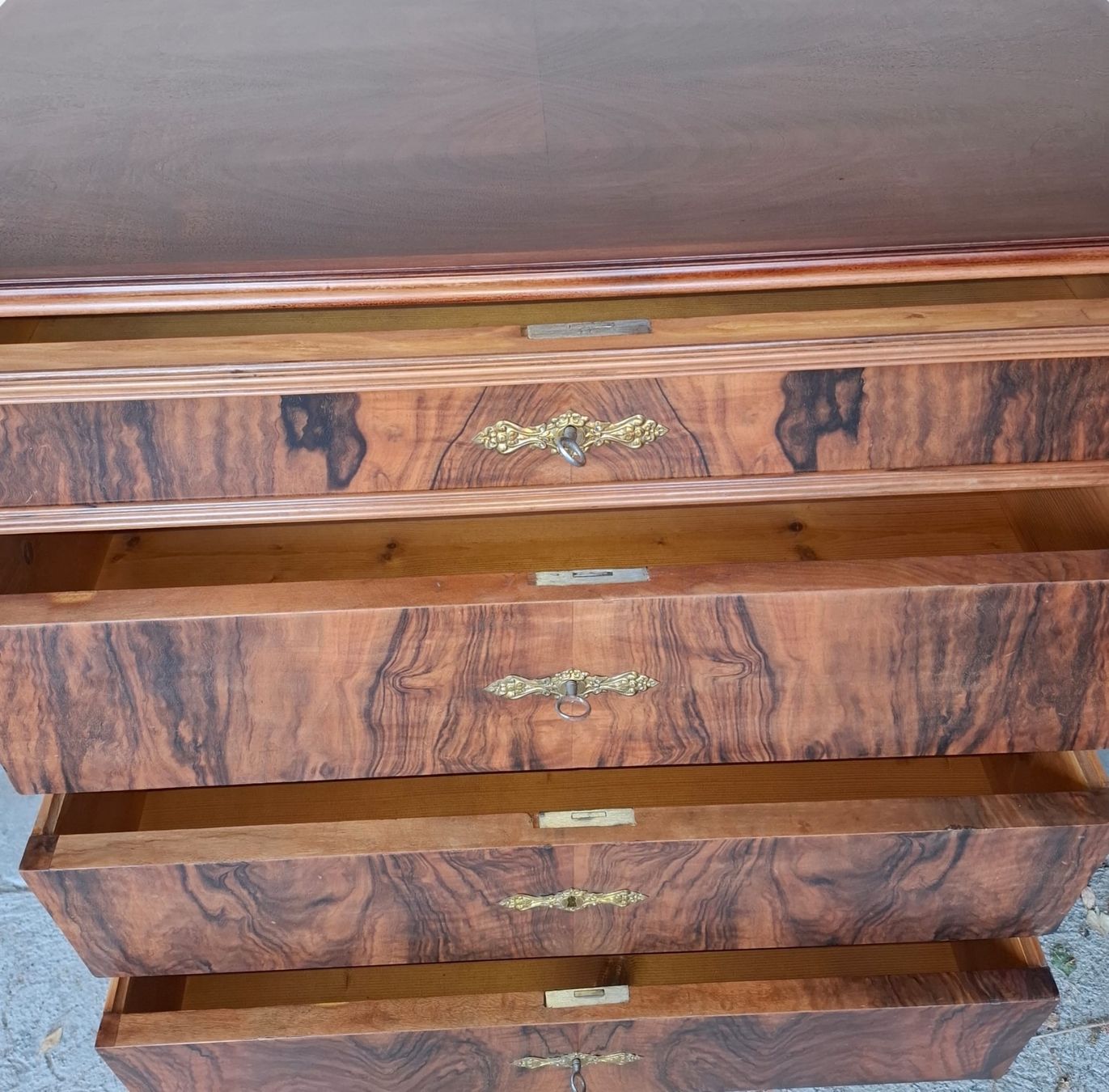 Kommoden: Vintage Nussbaum-Kommode mit 4 Schubladen – Gebraucht aus Wolfhalden von Sam_Krieg 2
