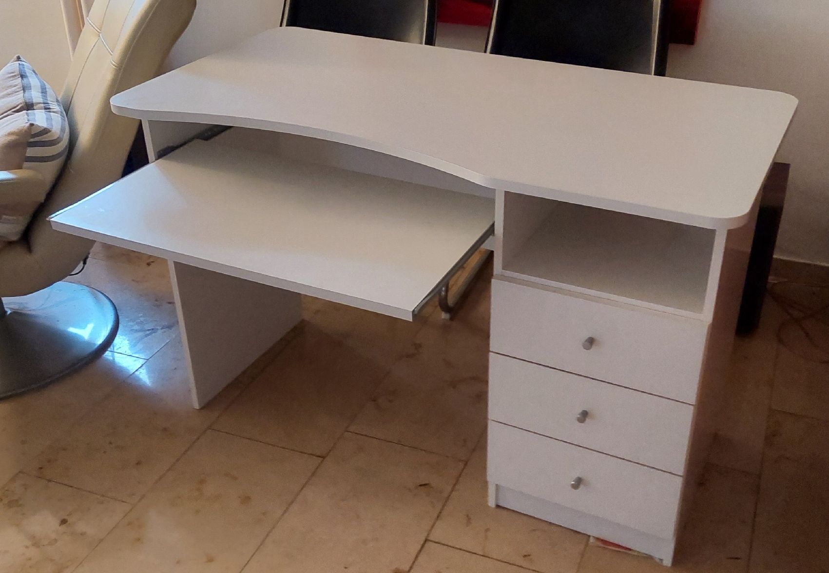 Ikea Scrivanie: Ikea Kinderschreibtisch – Usato da Therwil venduto da Jenny_8 1