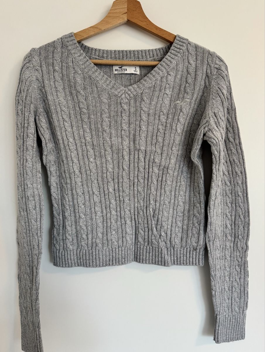 Hollister Pullover & Sweatshirts: HOLLISTER cable-knit V-neck sweater / pullover S – Gebraucht aus Zürich von collins9_kate1
