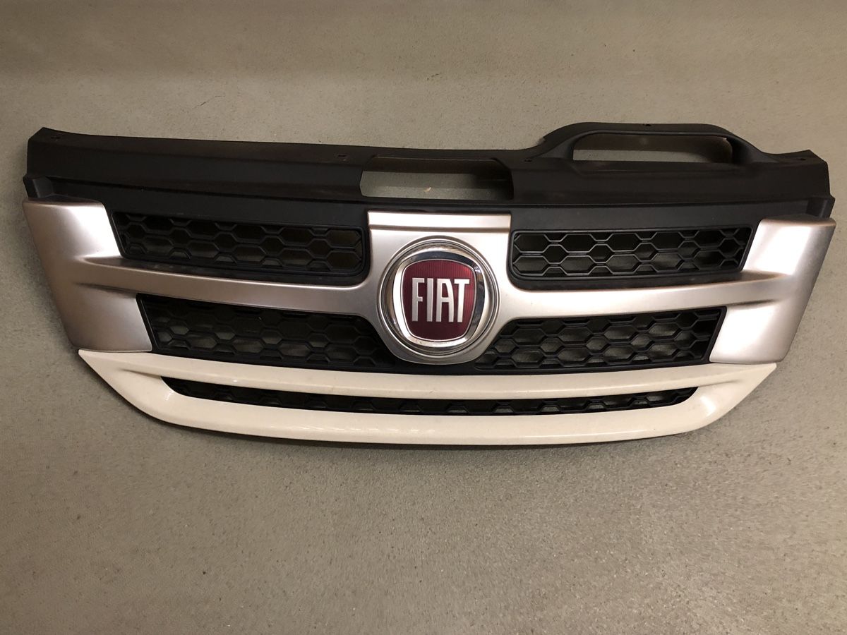 Fiat Tutti pezzi di ricambio auto: Fiat Freemont Frontgrill Bossanova Weiss – Usato da Rikon im Tösstal venduto da BronxBomber 2