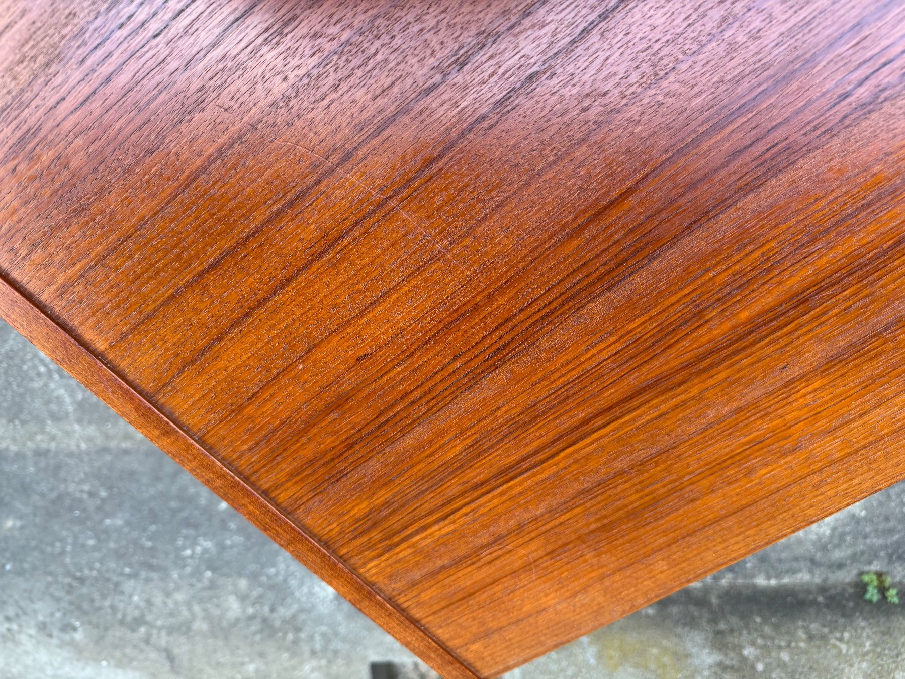 Tavoli: Nähtisch Teak mit Korb // 50er Jahre – Usato da Schinznach-Dorf venduto da mix 5