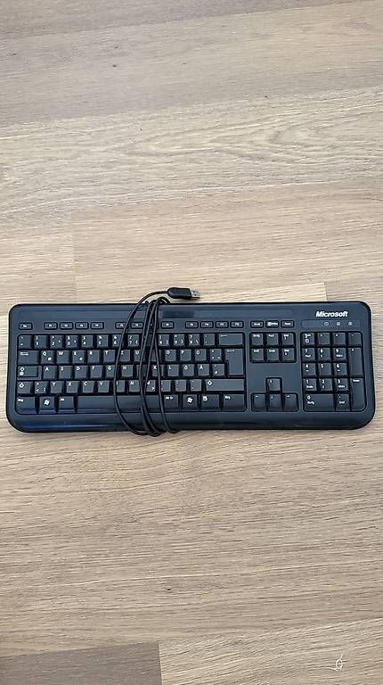 Tastiere: Microsoft USB-Tastatur Schwarz – Usato da Kloten venduto da nic_92np