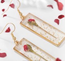 Boucles d'oreilles résine rose rouge doré état neuf