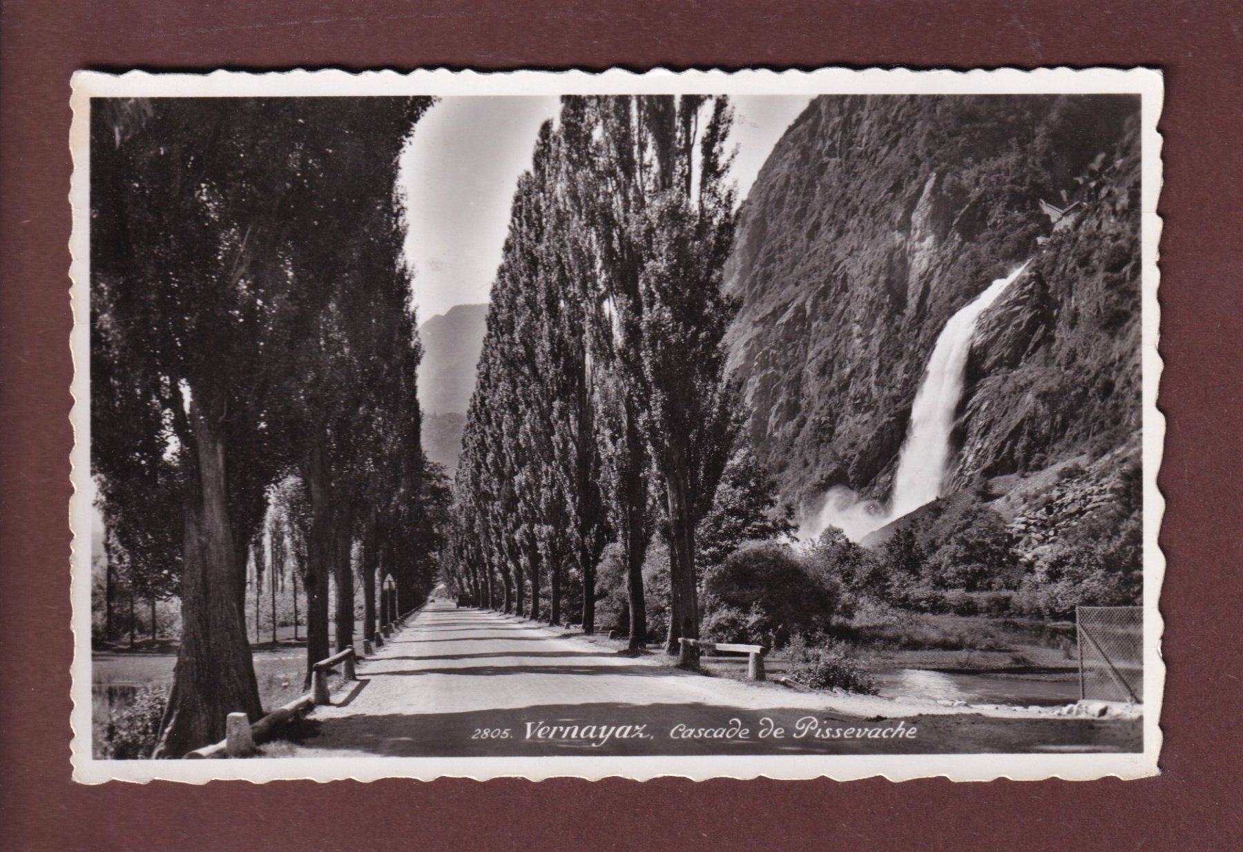 Cartoline postali: VERNAYAZ - Cascade de Pissevache - 1955 – Usato da Pully venduto da nicecards