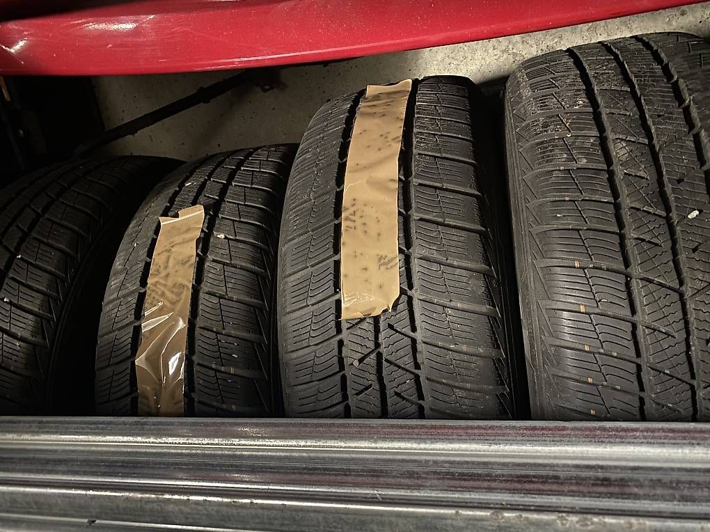 Pneus & Kompletträder: Roue hiver pour mini Cooper 205/60R16 – Gebraucht aus Aigle von Sub087