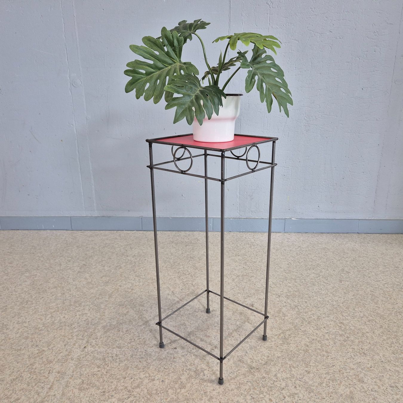 Altro per la casa: Blumenständer Blumentisch Metall Flower Stand – Usato da Nottwil venduto da Wondewa-Shop
