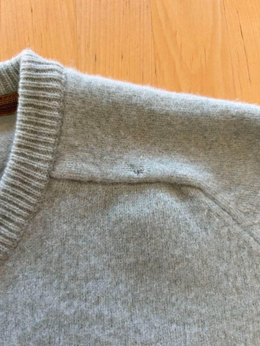 Pullover & Sweatshirts: Penguin Pullover V-Neck Lambswool Blue Medium – Gebraucht aus Zürich von Sophie0569 4