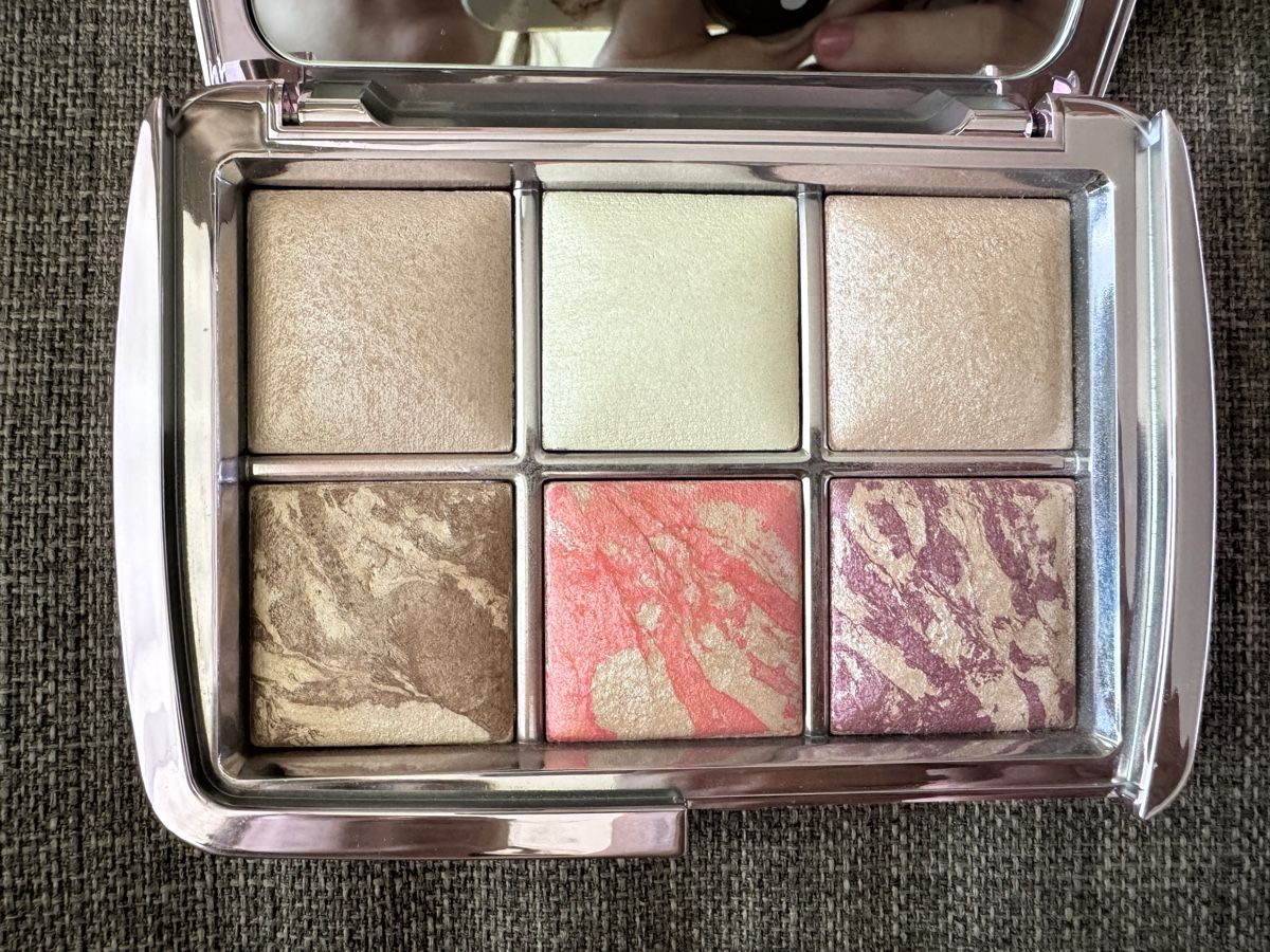 Hourglass Make-up: Hourglass – Gebraucht aus Frauenfeld von FENOMENO01 1