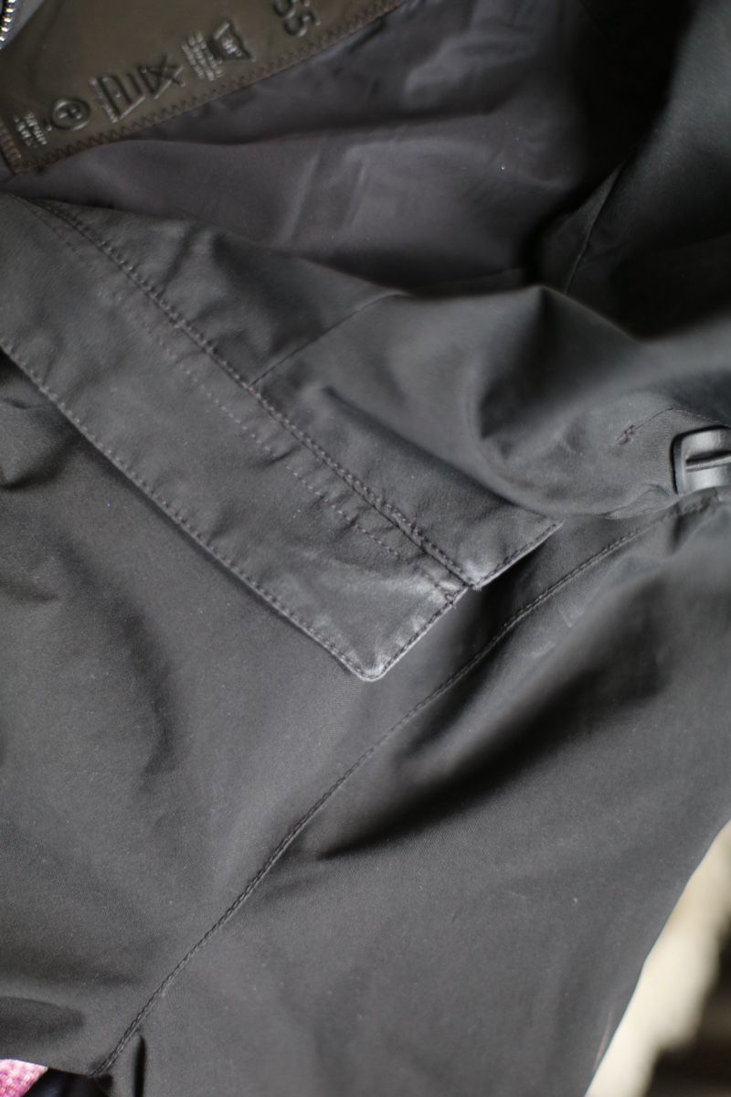 Prada Giacche: Prada Black Belted Jacket - Timeless Style, Size 42 IT – Usato da Zürich venduto da Mariia_burlachenko 4