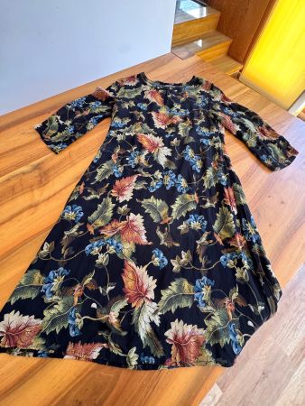 NILE Traum Kleid Blumenmuster Schwarz Grösse M wie neu