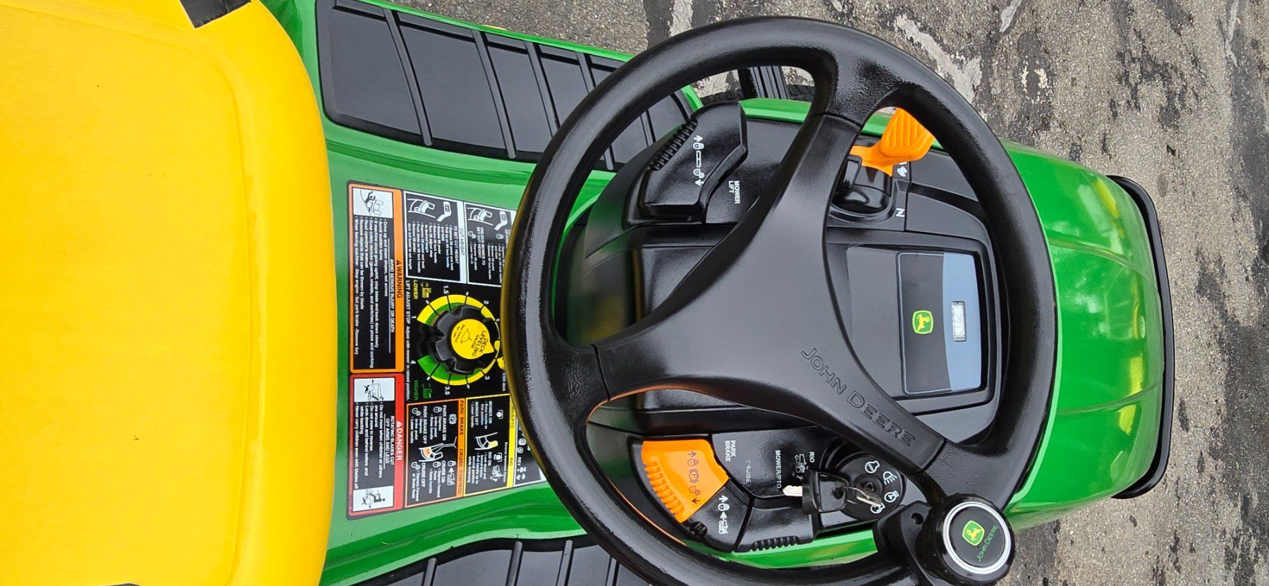 John Deere Tagliaerba: John Deere X320 Rasentraktor - Frühlings-Schnäppchen! – Usato da Rain venduto da Fafan069 9
