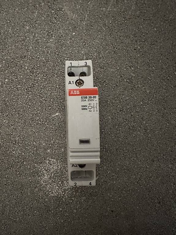 Schalter: Contacter ABB 230v – Gebraucht aus Renens von lau_l6j6