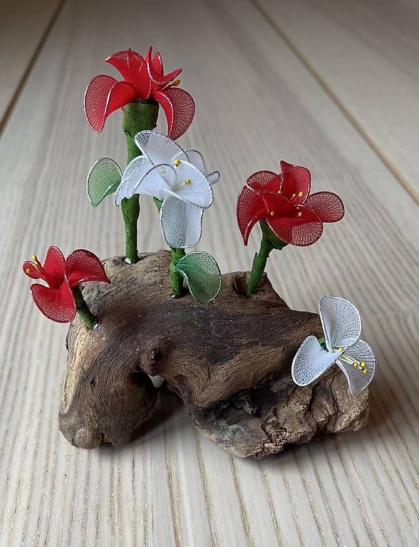 Plantes & graines: Arrangement de fleurs artisanales en bas nylon.  – D'occasion à Biel/Bienne par Freunemy 1