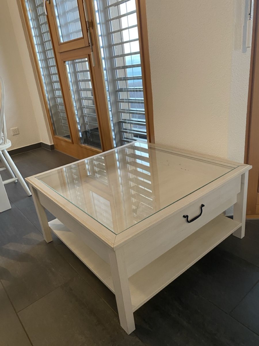 Tavoli: Glass Top Coffee Table with Drawer - Great Condition! – Nuovo (secondo la descrizione) da Beatenberg venduto da M1Gu3L1T0