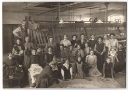 Fotografie Frauen und Mädchen als Weber