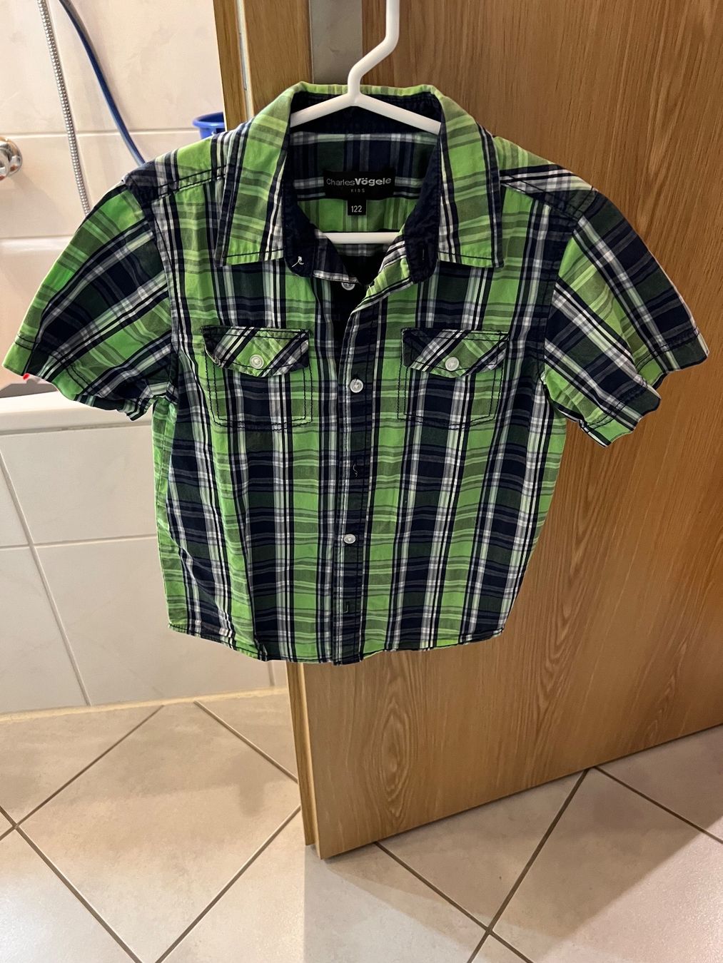 Hemden, T-Shirts & Polos: Hemd Gr. 122, kurzärmlig – Gebraucht aus Wallisellen von Kaktus8304