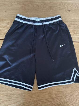 Nike Basketball Hose Grösse M in schwarz
