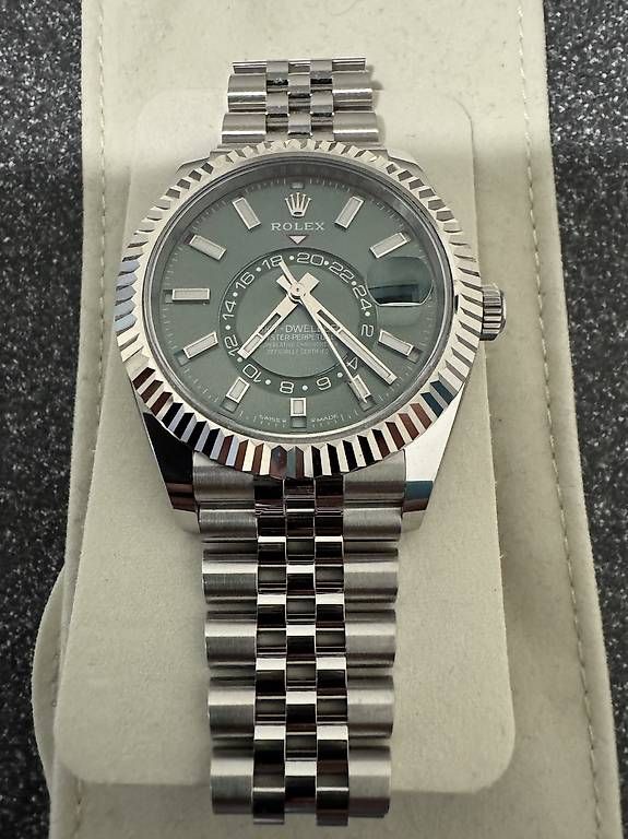 Rolex Montres: Rolex Sky-Dweller Jubilee – Neuf (Voir description) à Sachseln par dom_8hhb