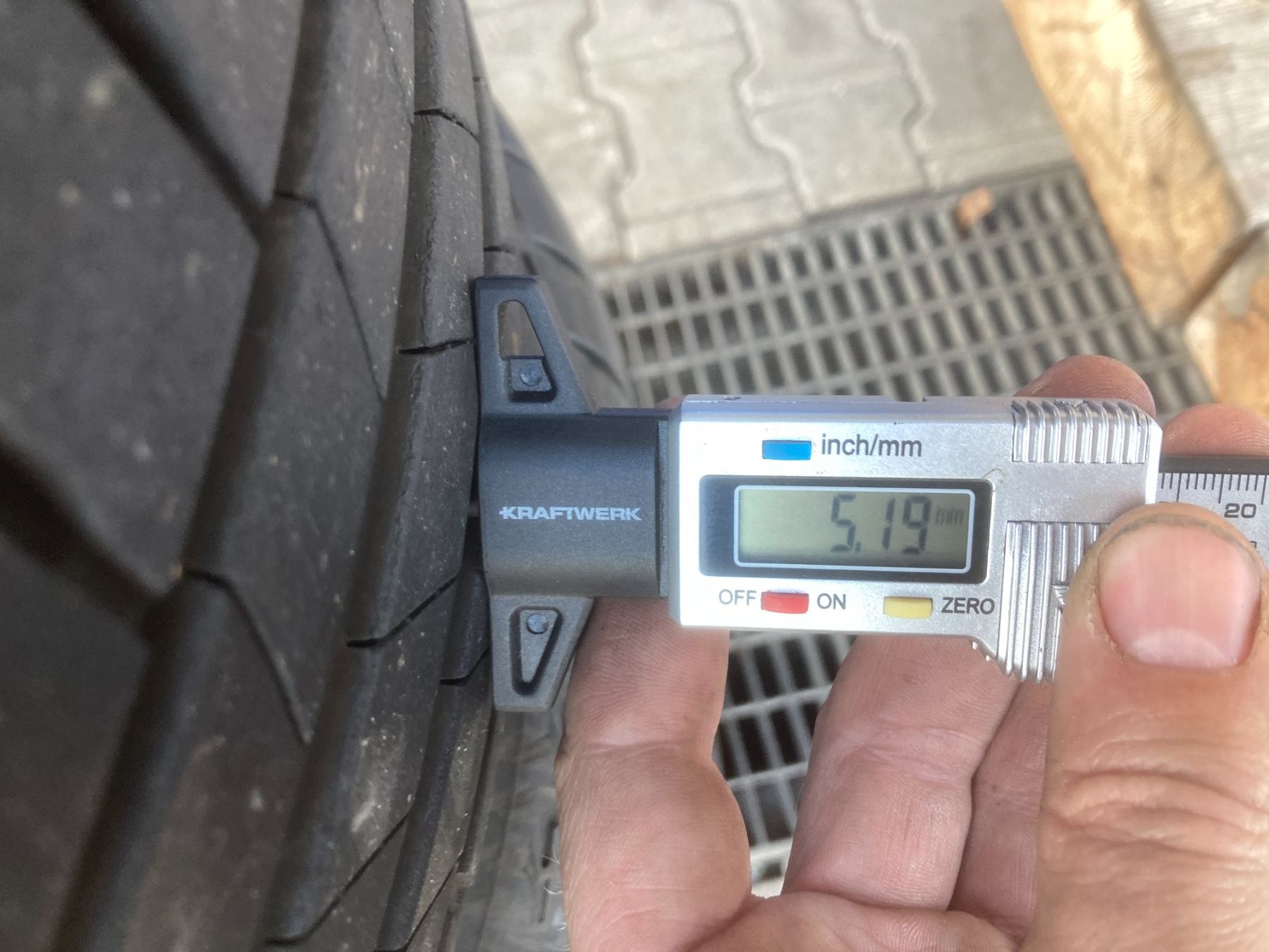 Bridgestone Pneus & Kompletträder: 195/55R16 Sommerpneu Bridgestone – Gebraucht aus Cham von WB2223 7
