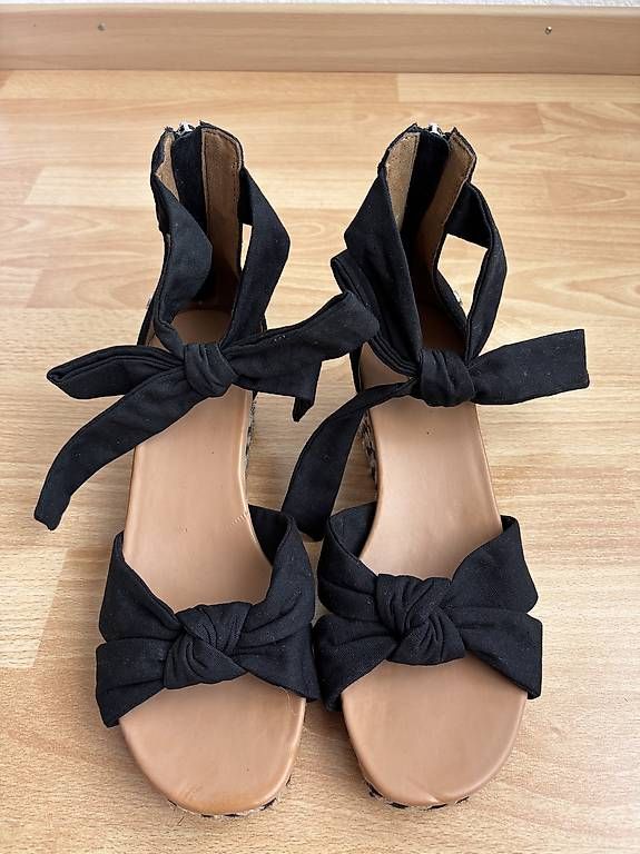 Scarpe da donna: Sommerschuhe Gr 39, Marke UGG – Usato da Weinfelden venduto da Irishtinker