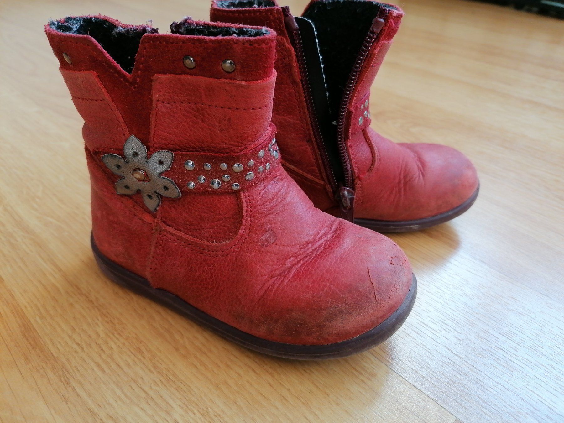 Chaussures filles: Rote Stiefel Gr 23 – D'occasion à Büttikon AG par Amineah