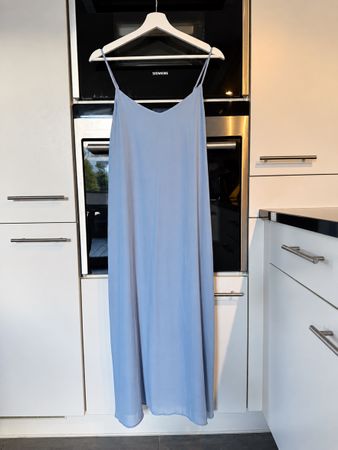 🩵Elegantes Kleid Hellblau – Spaghettiträger – Grösse 36🩵